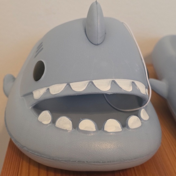 The Cloudies - Baby Blue Shark Slides - Size 7.5 - Picture 3 of 12